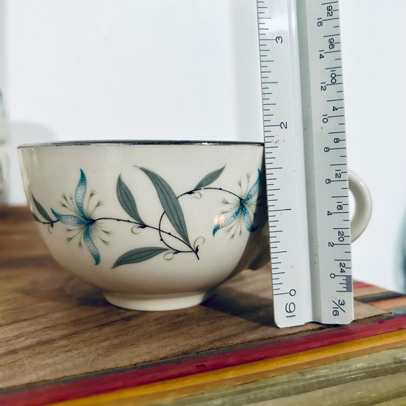 Vintage blue floral design Tea/coffee cups w/creamer - Picture 4 of 10